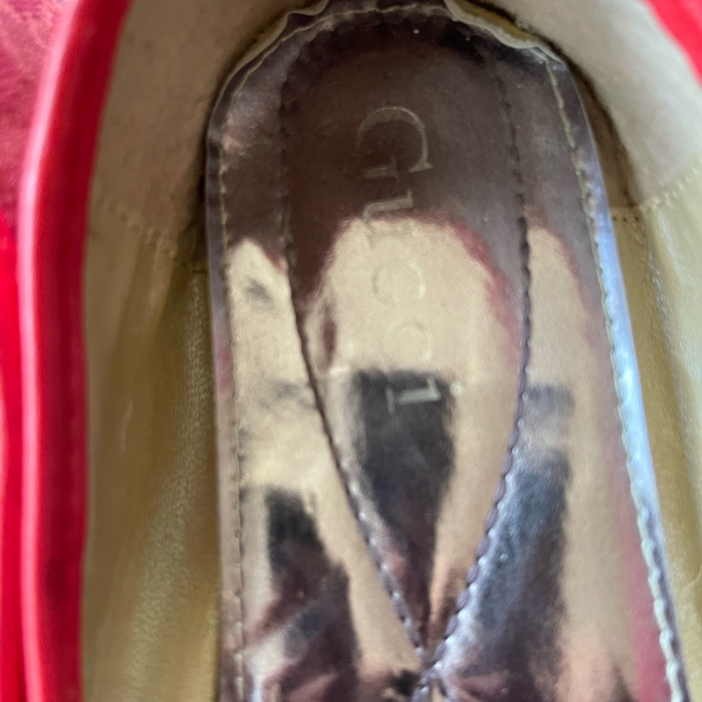 Gucci Red and Green Flats with Gold Accent - Picture 5 of 7